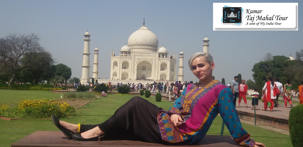 Indian Ethnic wear at Taj Mahal